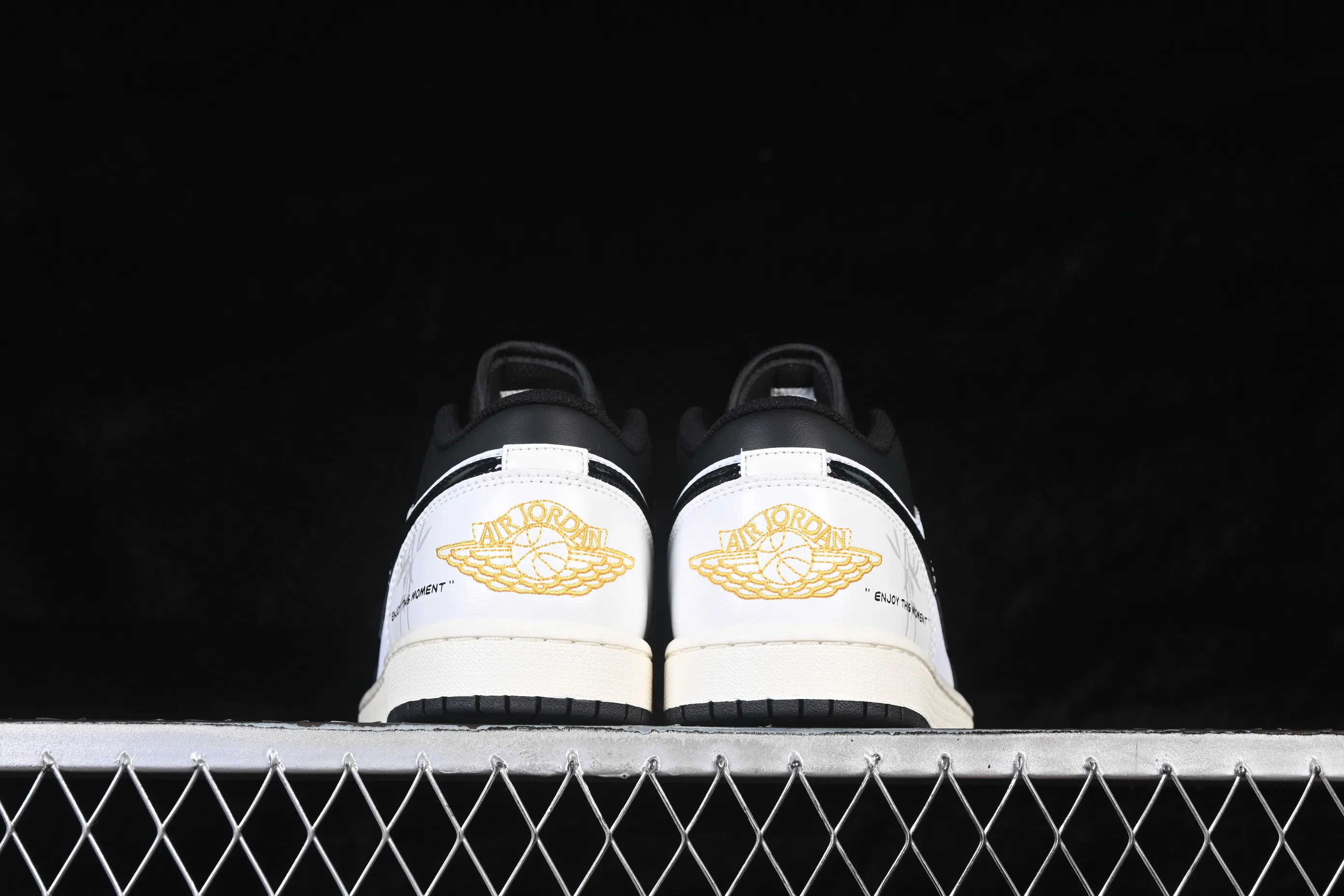 All Categories Air Jordan Jordan Series Basketball Shoes Air Jordan 1 Low Air Jordan 1 Low AJ1 Joe 1 Year of the Horse Limited Low-State Cultural Casual Shoes 553558-040